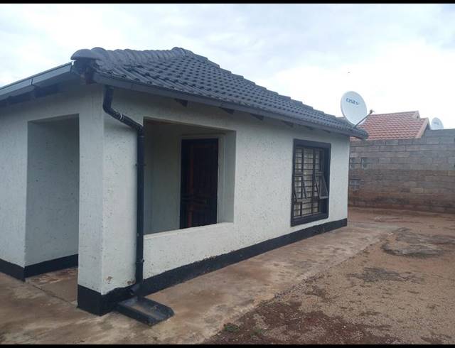 3 BEDROOM HOUSE FOR SALE IN PROTEA NORTH